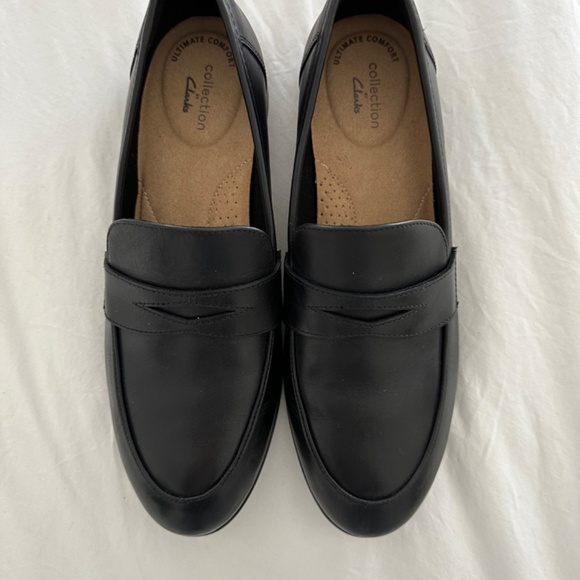 Clark’s Black Leather Loafers - Picture 2 of 3